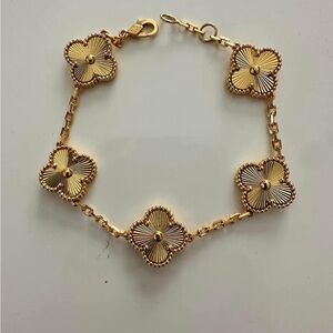 Gold plated clover bracelet. New.
